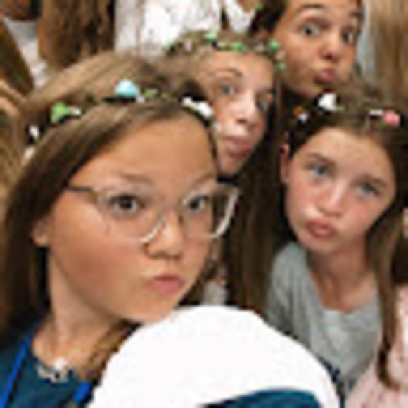 Meet your Posher, Kylie - Picture 1 of 1